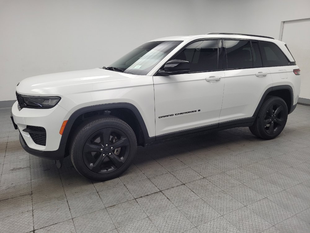 Used 2023 Jeep Grand Cherokee Altitude AWD/4WD image 2