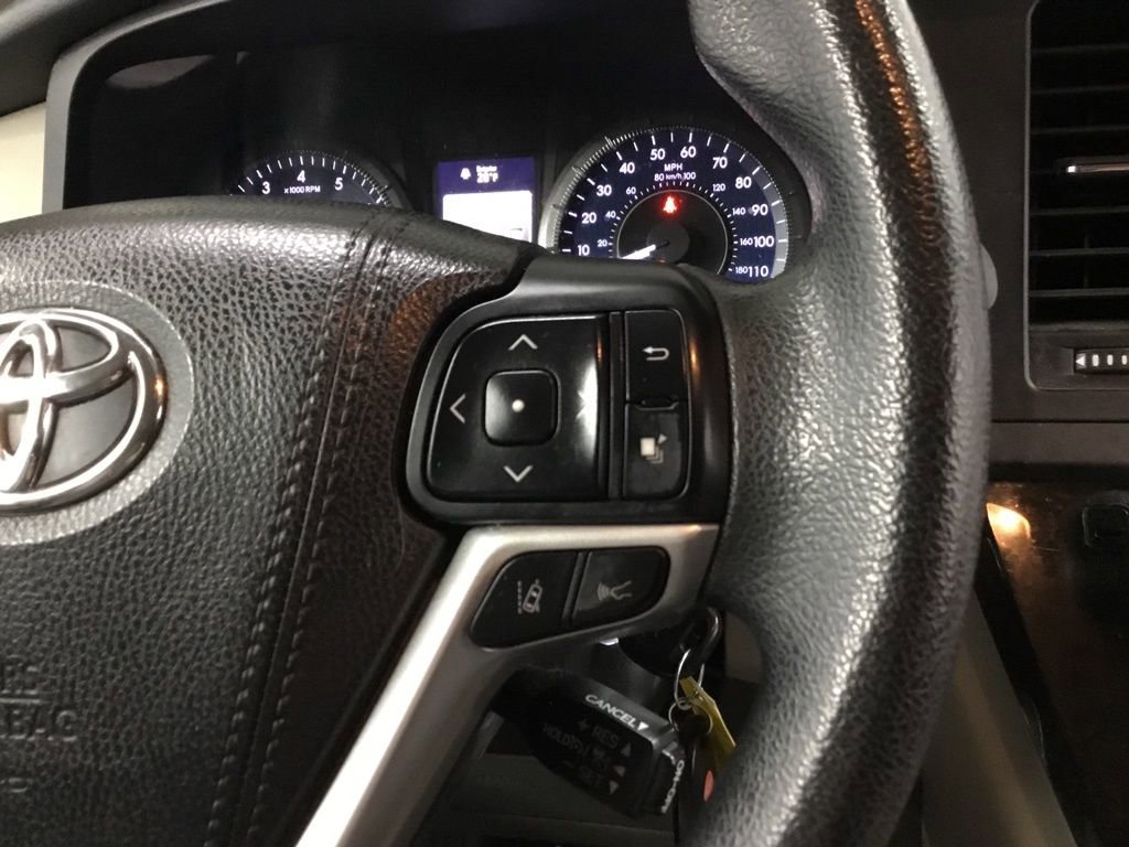 Used 2018 Toyota Sienna LE w/ Protection Package image 31