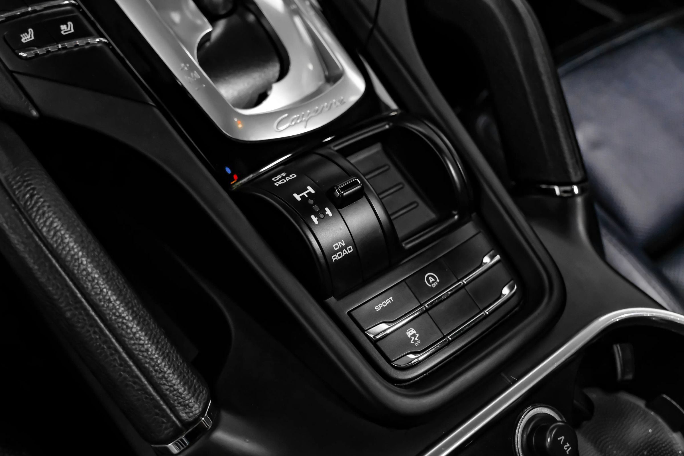 Used 2016 Porsche Cayenne AWD/4WD image 18