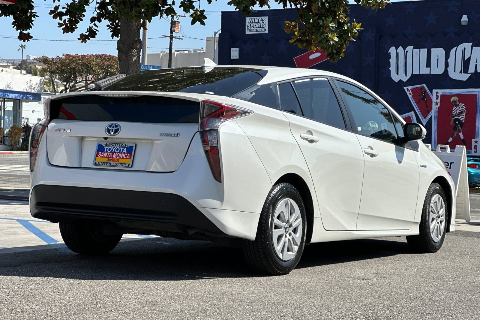 Used 2017 Toyota Prius Two w/ Carpet Mat Package FWD image 4