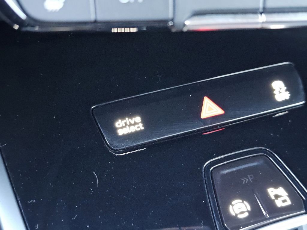 Used 2023 Audi Q4 e-tron Premium w/ Convenience Package image 11