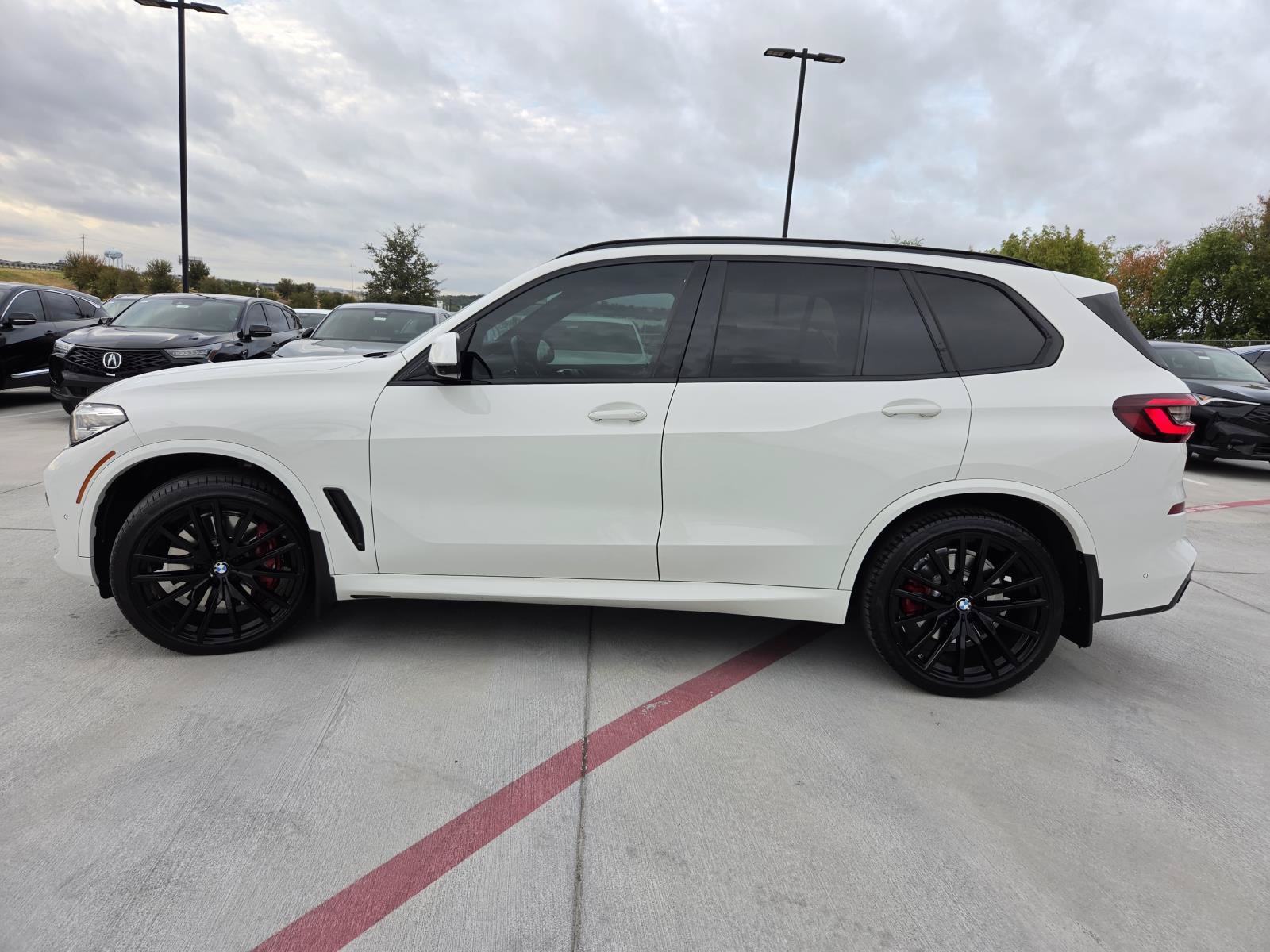 Used 2021 BMW X5 M50i w/ Premium Package AWD/4WD image 3