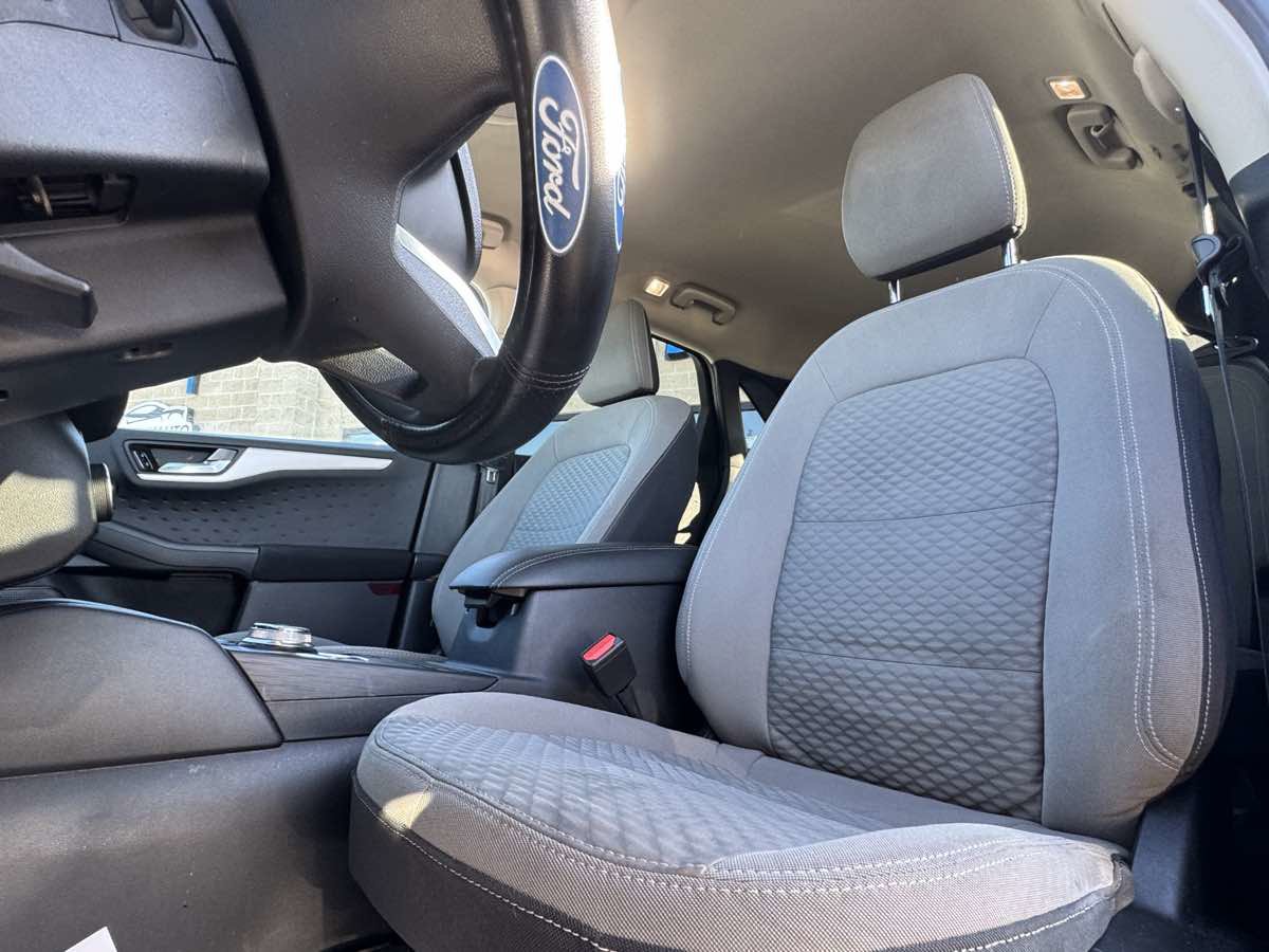 Used 2020 Ford Escape SE image 21