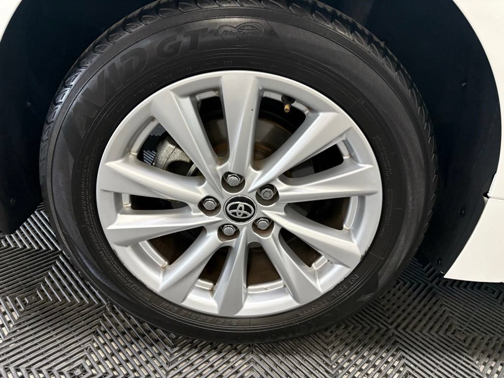Used 2024 Toyota Corolla SE w/ SE Package FWD image 15