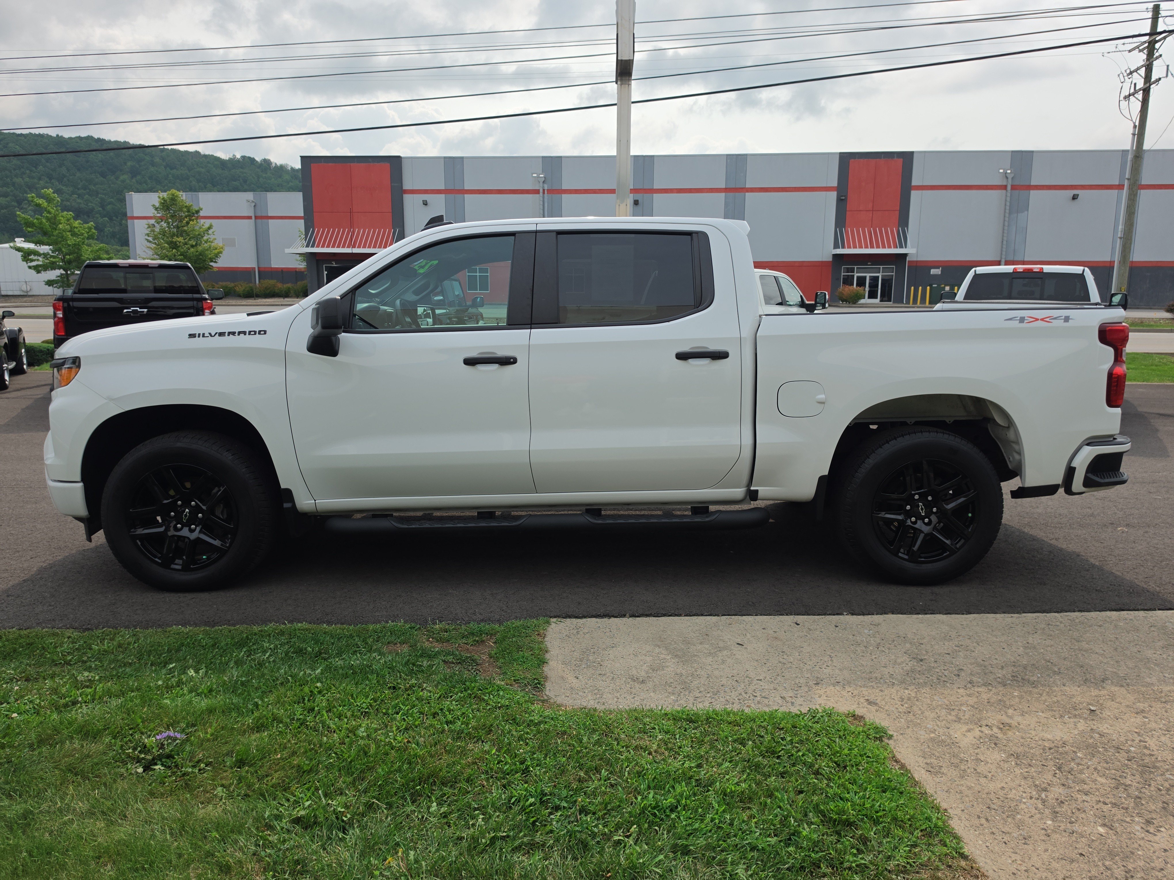 Used 2023 Chevrolet Silverado 1500 Custom w/ Rally Edition AWD/4WD image 7