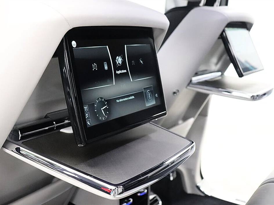 Used 2022 Rolls-Royce Cullinan w/ Cullinan Package AWD/4WD image 40