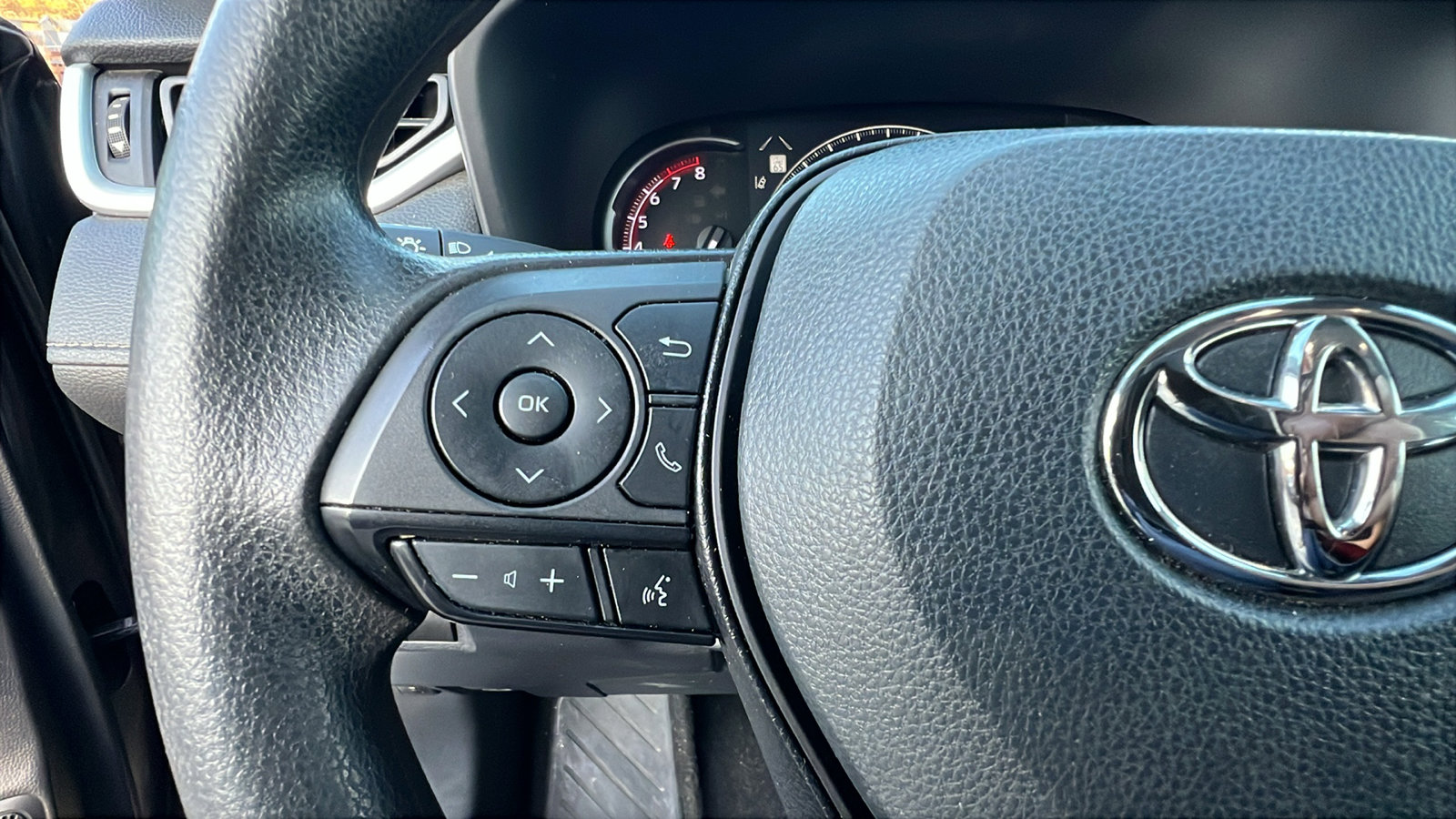 Used 2023 Toyota RAV4 XLE image 27