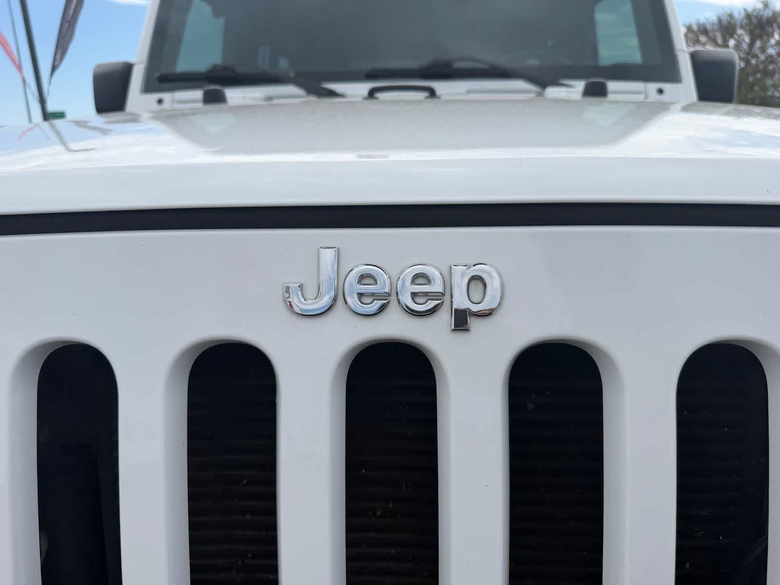Used 2017 Jeep Wrangler Unlimited Rubicon w/ Connectivity Group AWD/4WD image 36