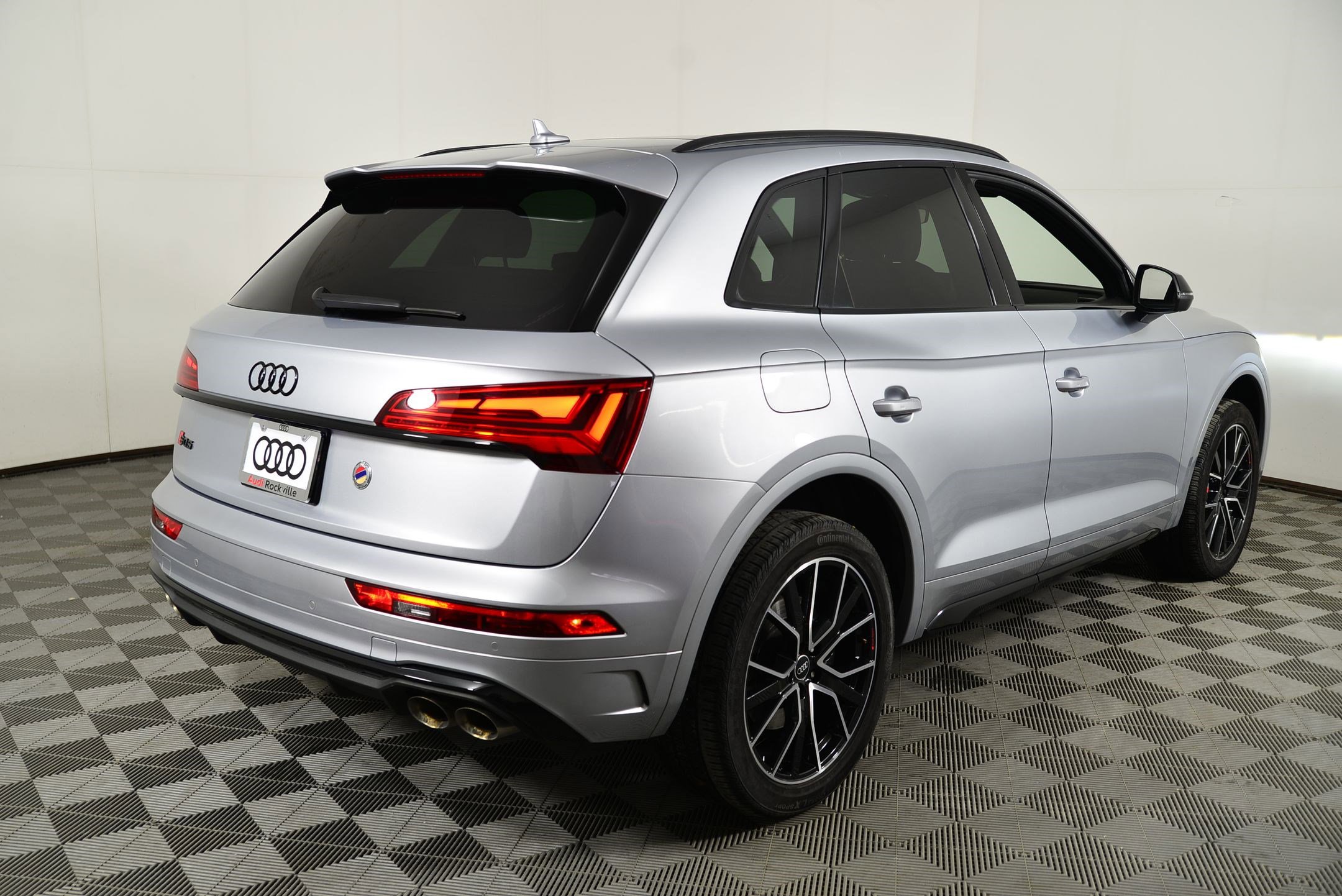 Used 2023 Audi SQ5 Premium Plus w/ Premium Plus Package image 9
