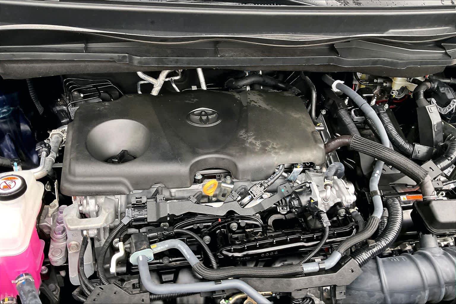 Used 2025 Toyota Sienna XLE FWD image 32