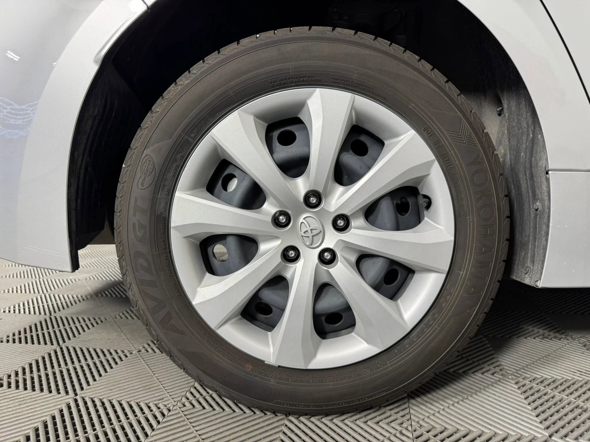 Used 2025 Toyota Corolla LE FWD image 40