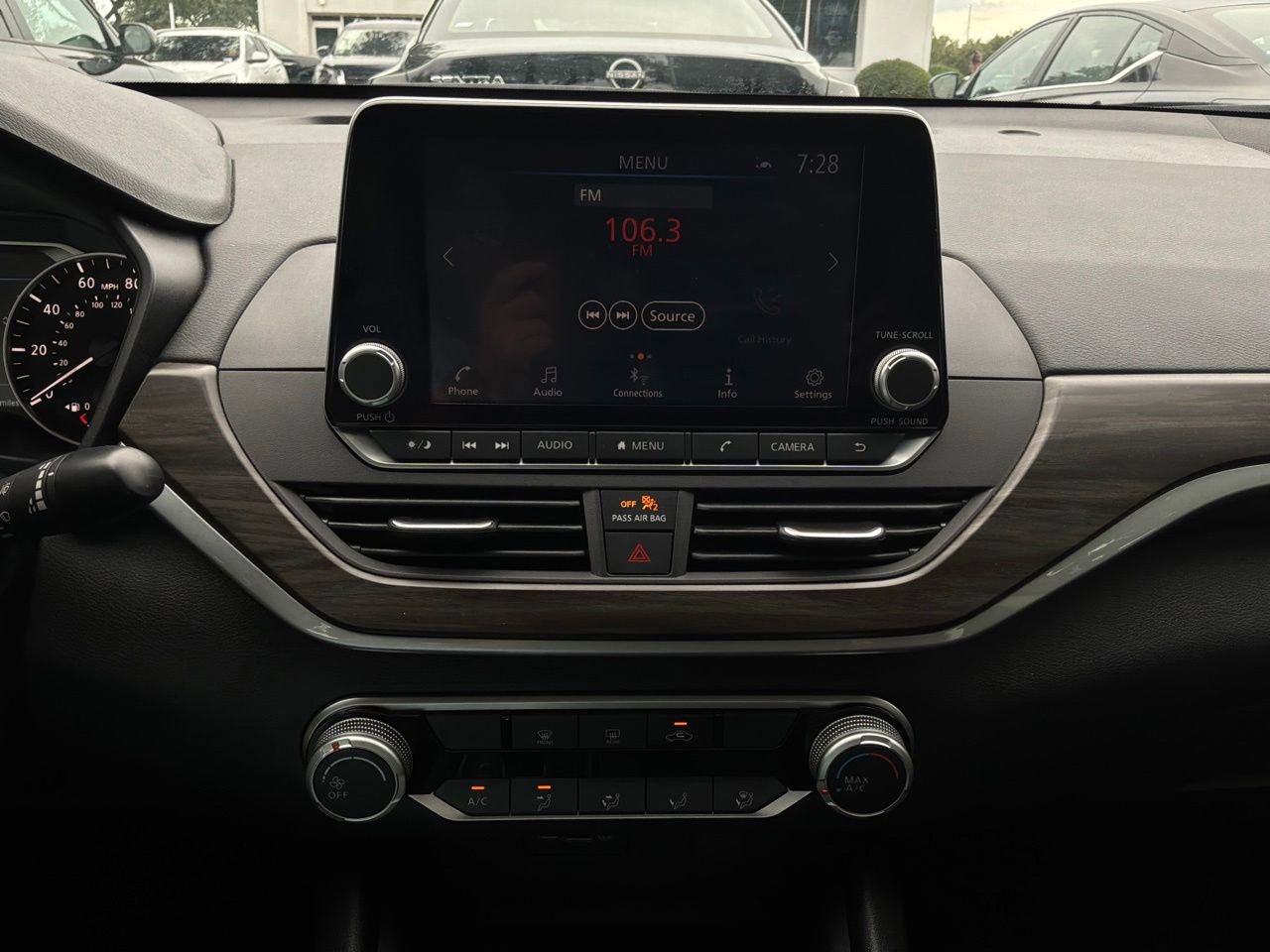 Used 2025 Nissan Altima 2.5 SV FWD image 26