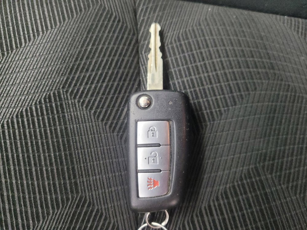 Used 2015 Nissan Rogue S w/ S Family Package image 32