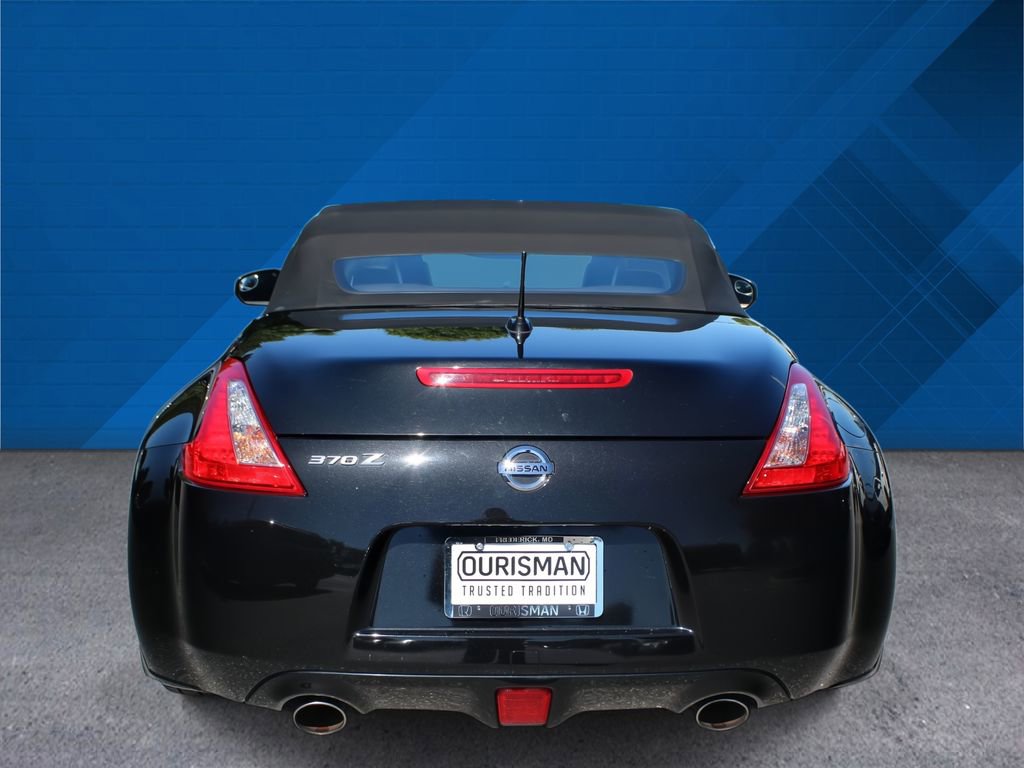 Used 2014 Nissan 370Z Touring RWD image 8