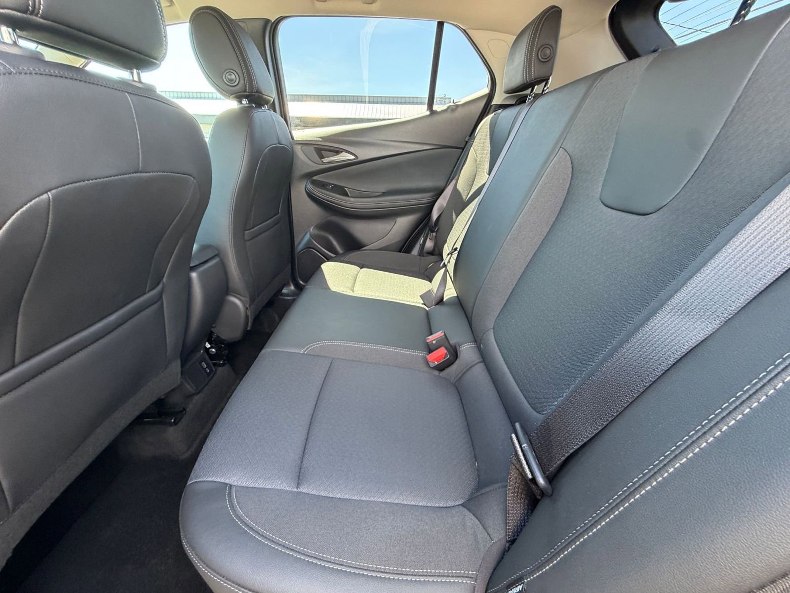 Used 2025 Buick Encore GX Preferred image 24