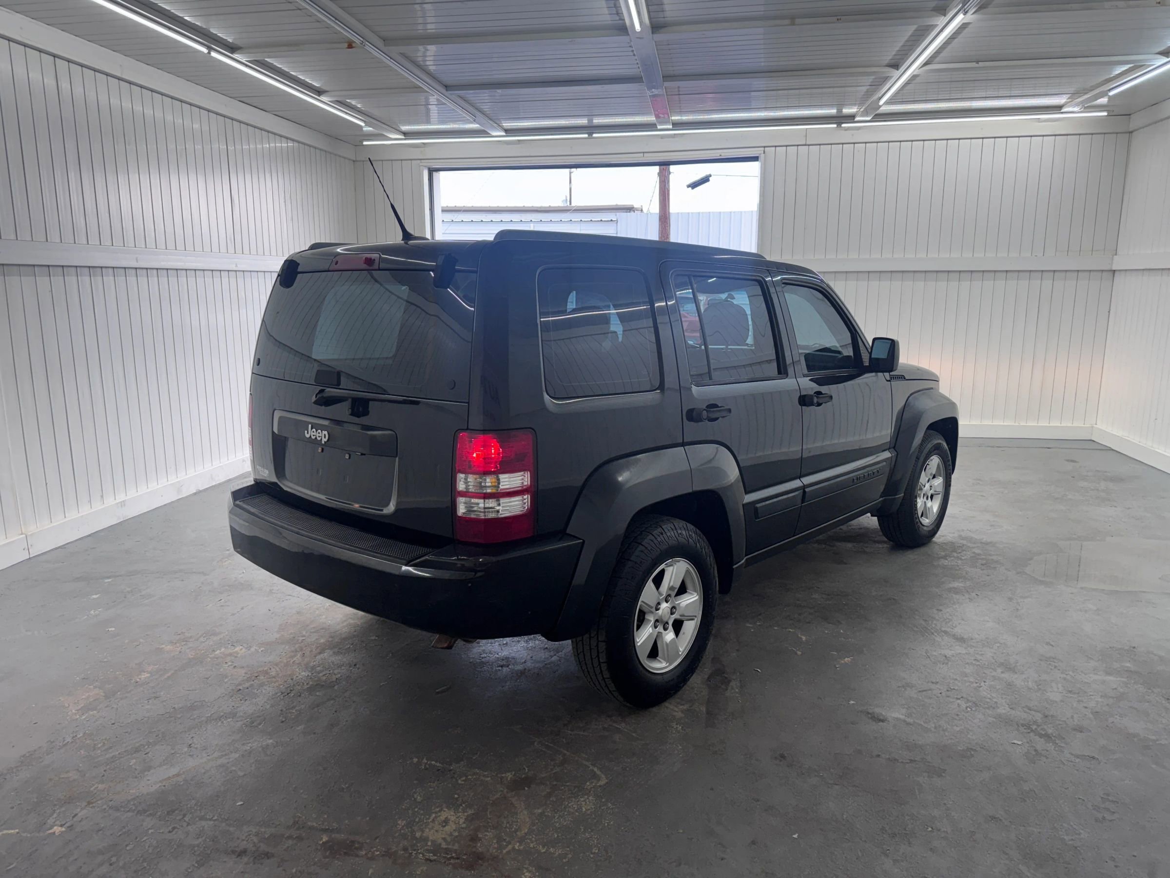 Used 2011 Jeep Liberty Sport image 5