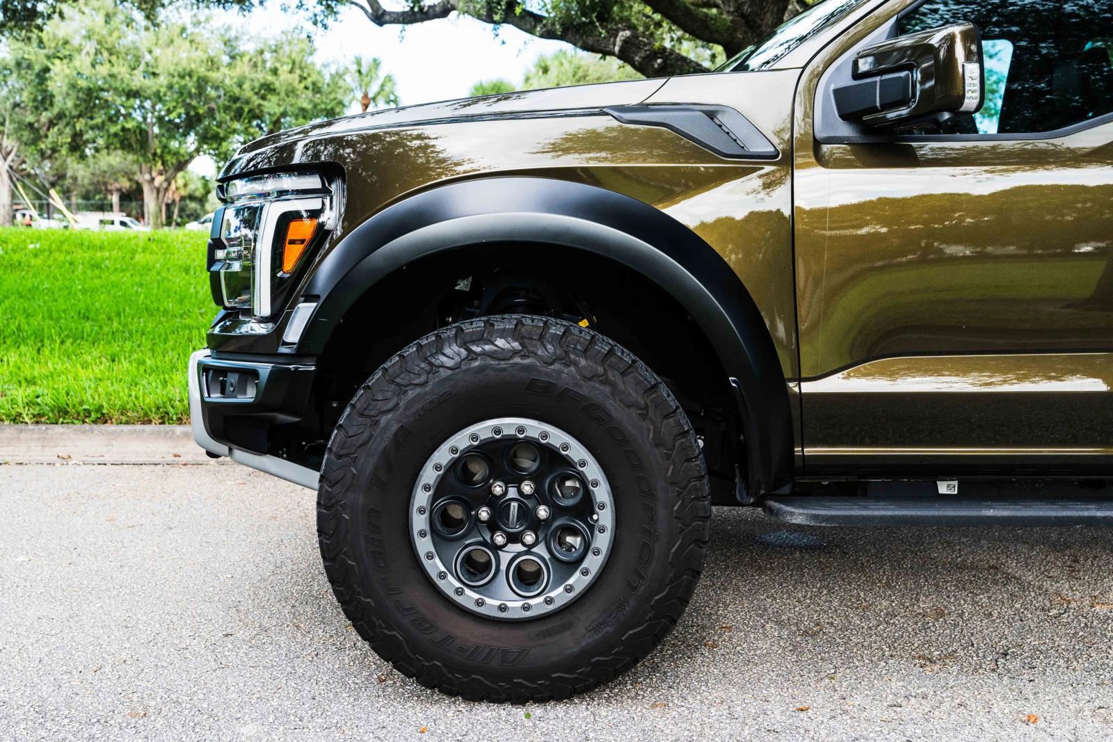 Used 2025 Ford F150 Raptor AWD/4WD image 16