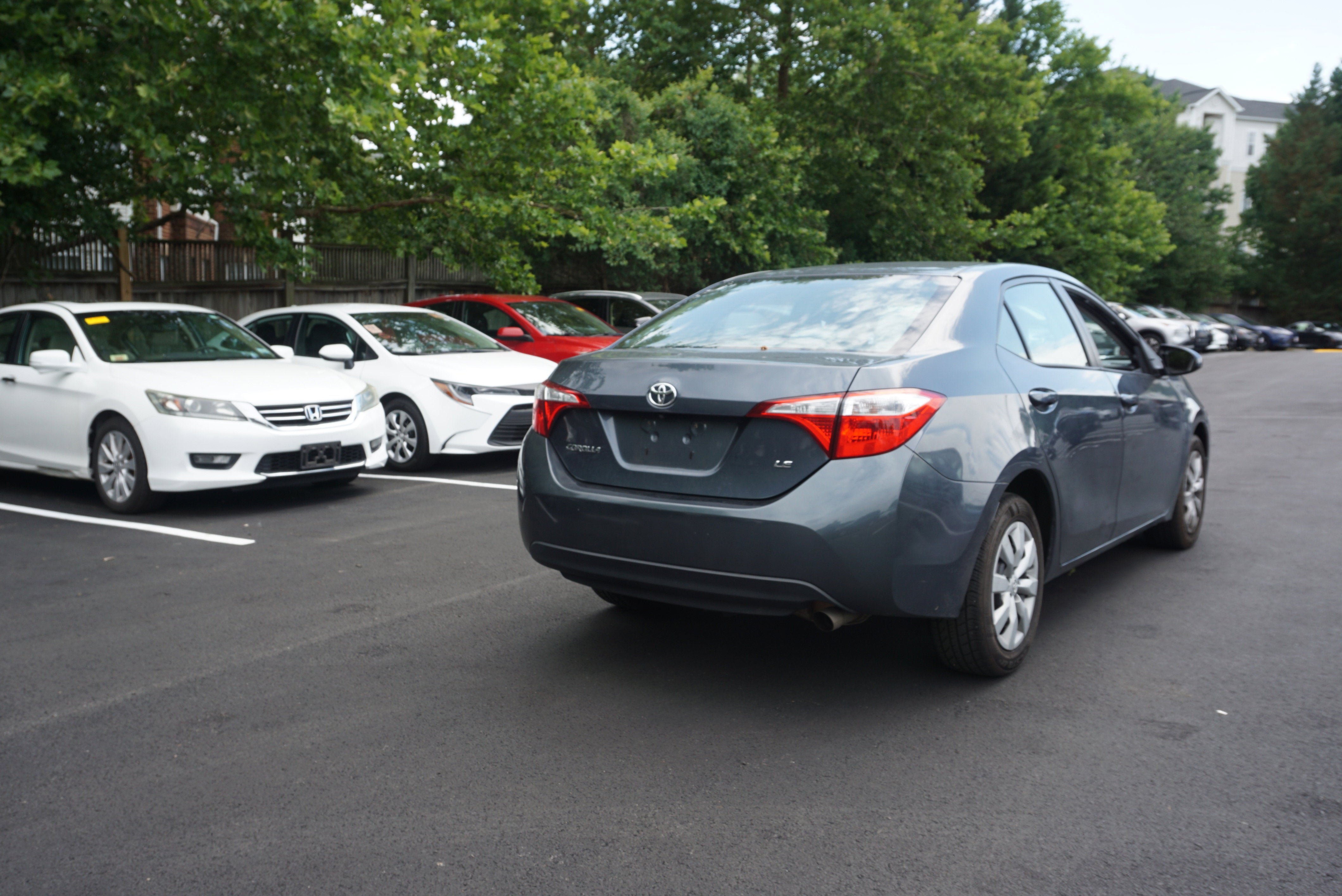 Used 2015 Toyota Corolla LE FWD image 4