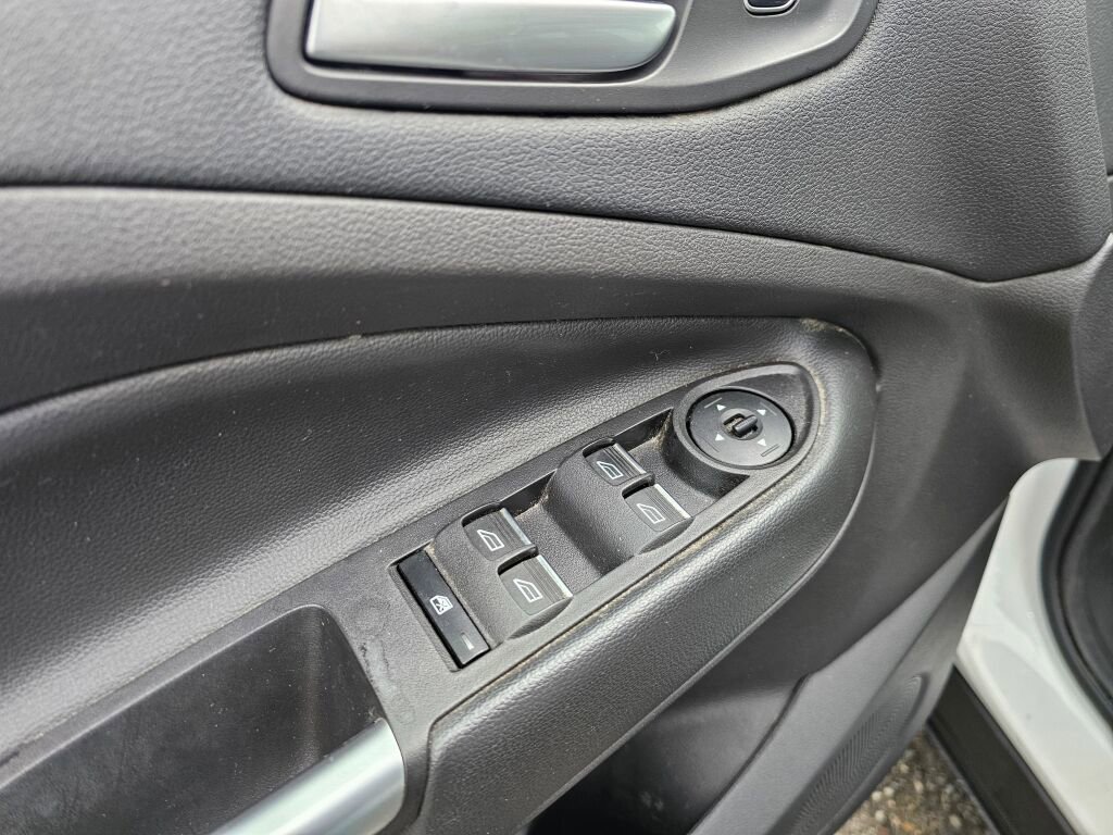 Used 2017 Ford Escape SE w/ Equipment Group 201A image 28