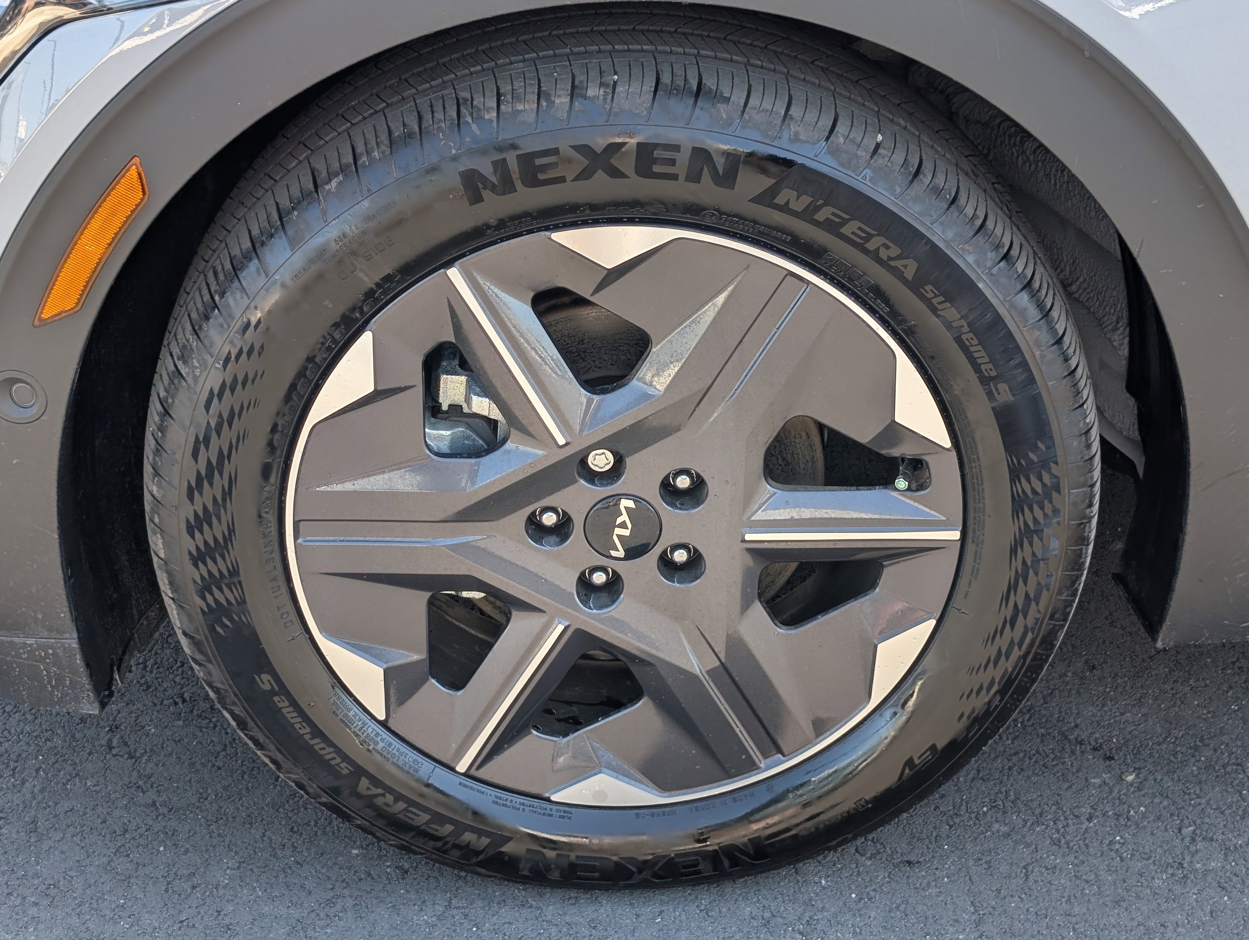 New 2025 Kia EV6 Light w/ Light LR Technology Package image 13