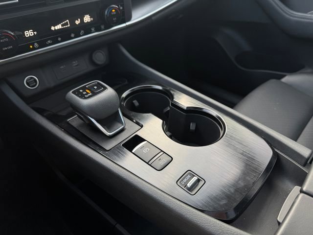 Used 2023 Nissan Rogue SV w/ SV Premium B Package image 29