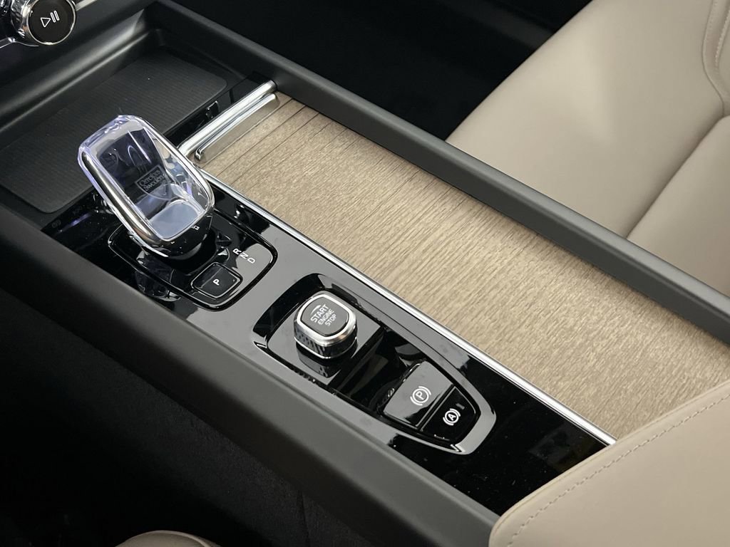New 2026 Volvo XC60 B5 Plus w/ Climate Package image 19