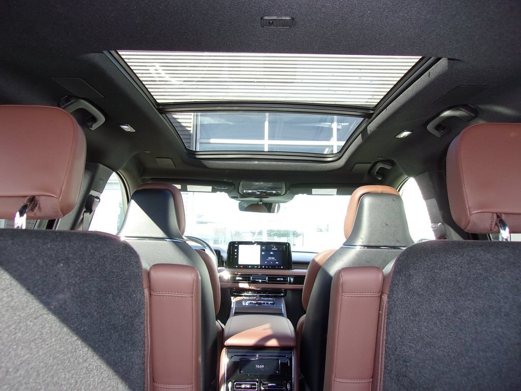 Used 2025 Lincoln Aviator Reserve w/ Equipment Group 201A AWD/4WD image 19