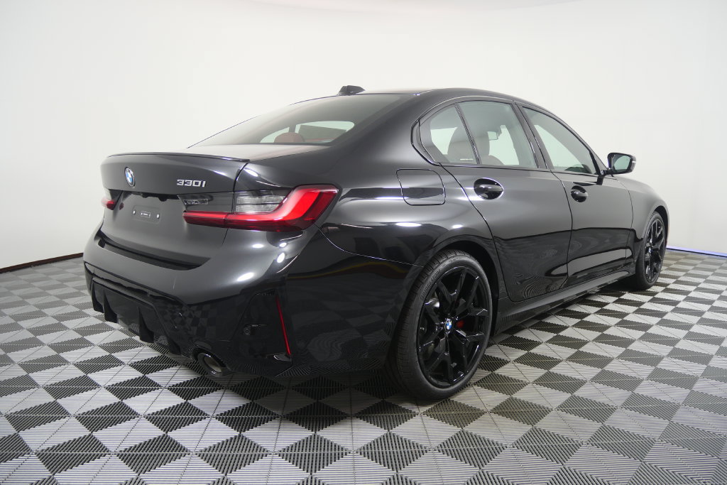 New 2026 BMW 330i Sedan w/ M Sport Package RWD image 4