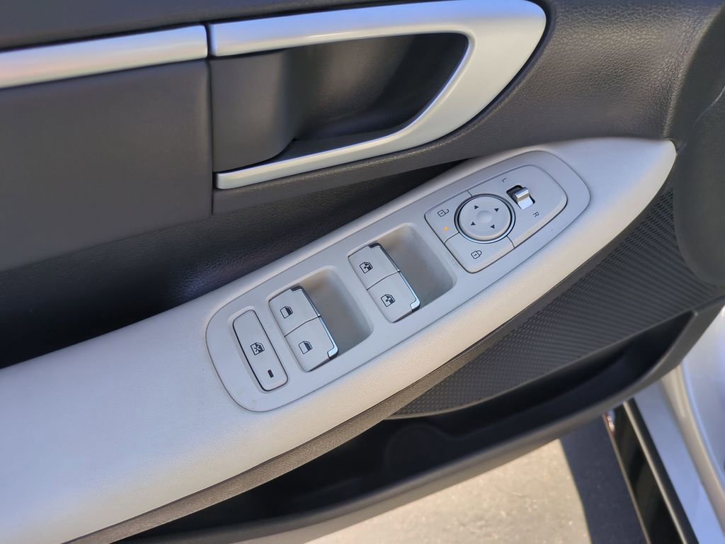 Used 2025 Hyundai Sonata SEL FWD image 13