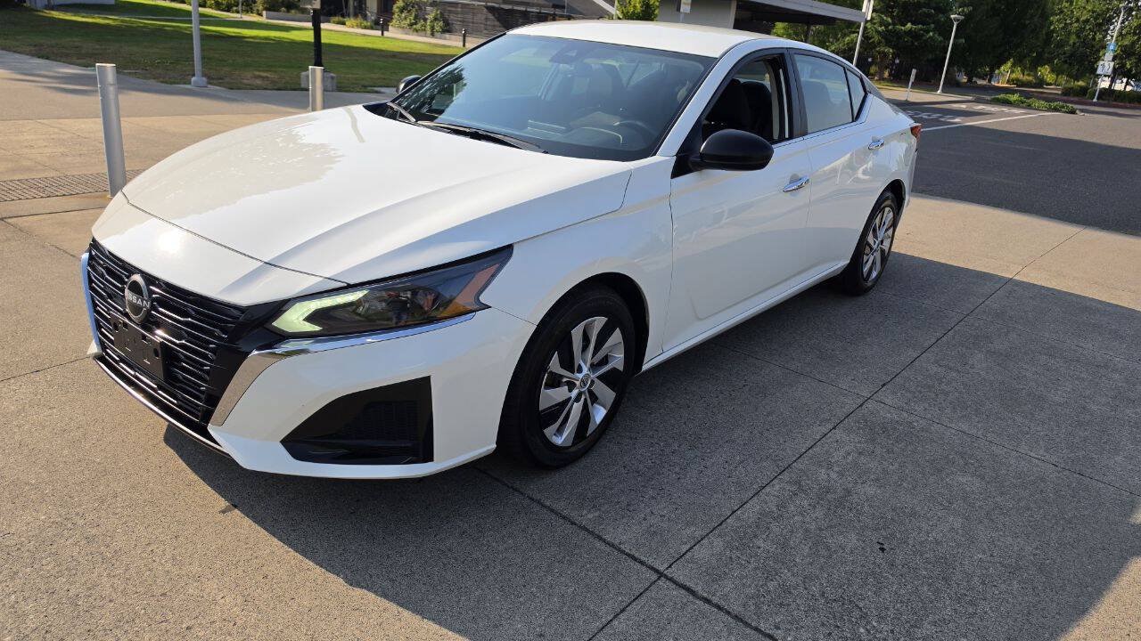 Used 2024 Nissan Altima 2.5 S FWD image 1