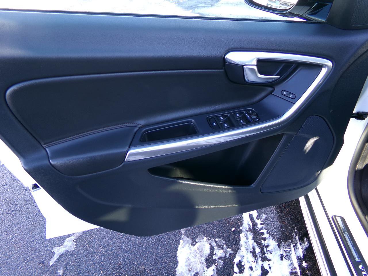 Used 2018 Volvo V60 T5 Cross Country w/ Convenience Package image 10