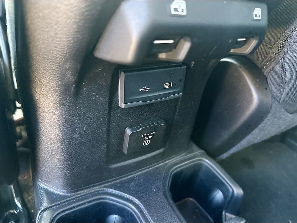 Used 2019 Jeep Wrangler Unlimited Sahara image 25
