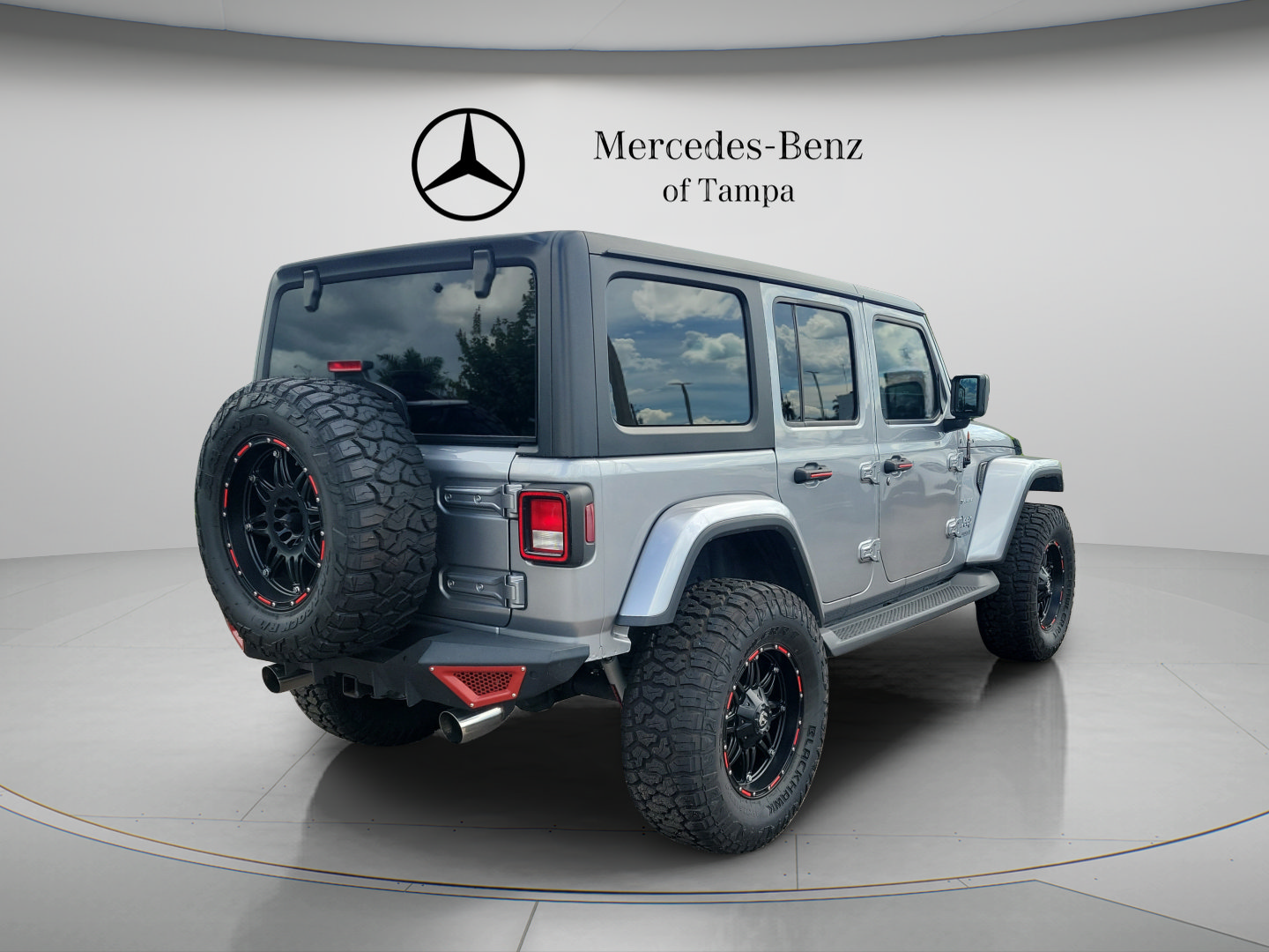 Used 2020 Jeep Wrangler Unlimited Sahara AWD/4WD image 3