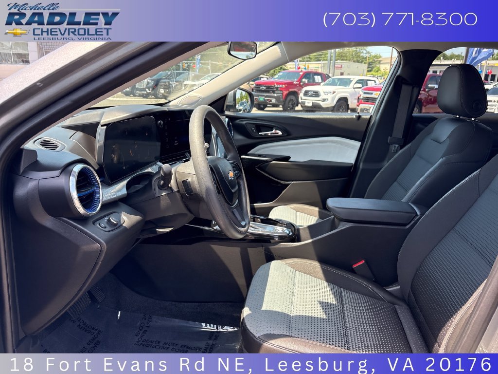Used 2026 Chevrolet Trax LT FWD image 3