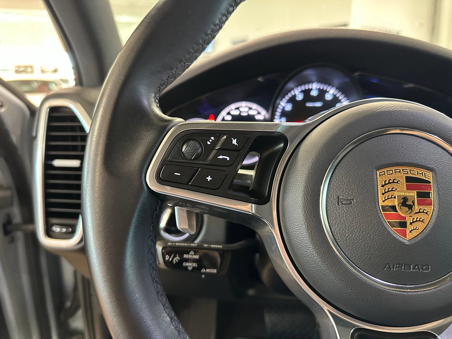 Used 2022 Porsche Cayenne Platinum Edition AWD/4WD image 18
