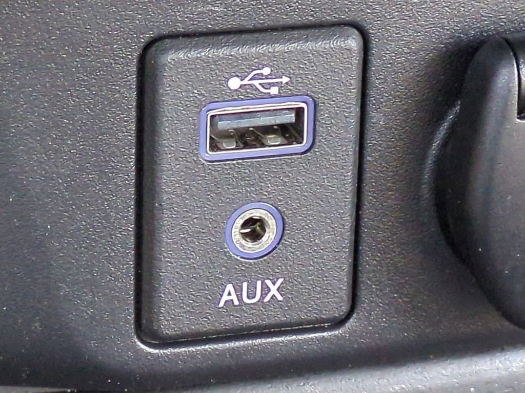 Used 2017 Nissan Rogue SV w/ SV Premium Package image 23