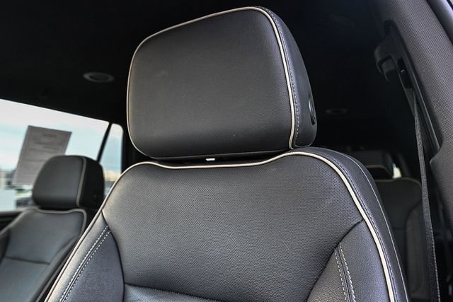 Used 2024 GMC Yukon SLT w/ SLT Luxury Package image 26