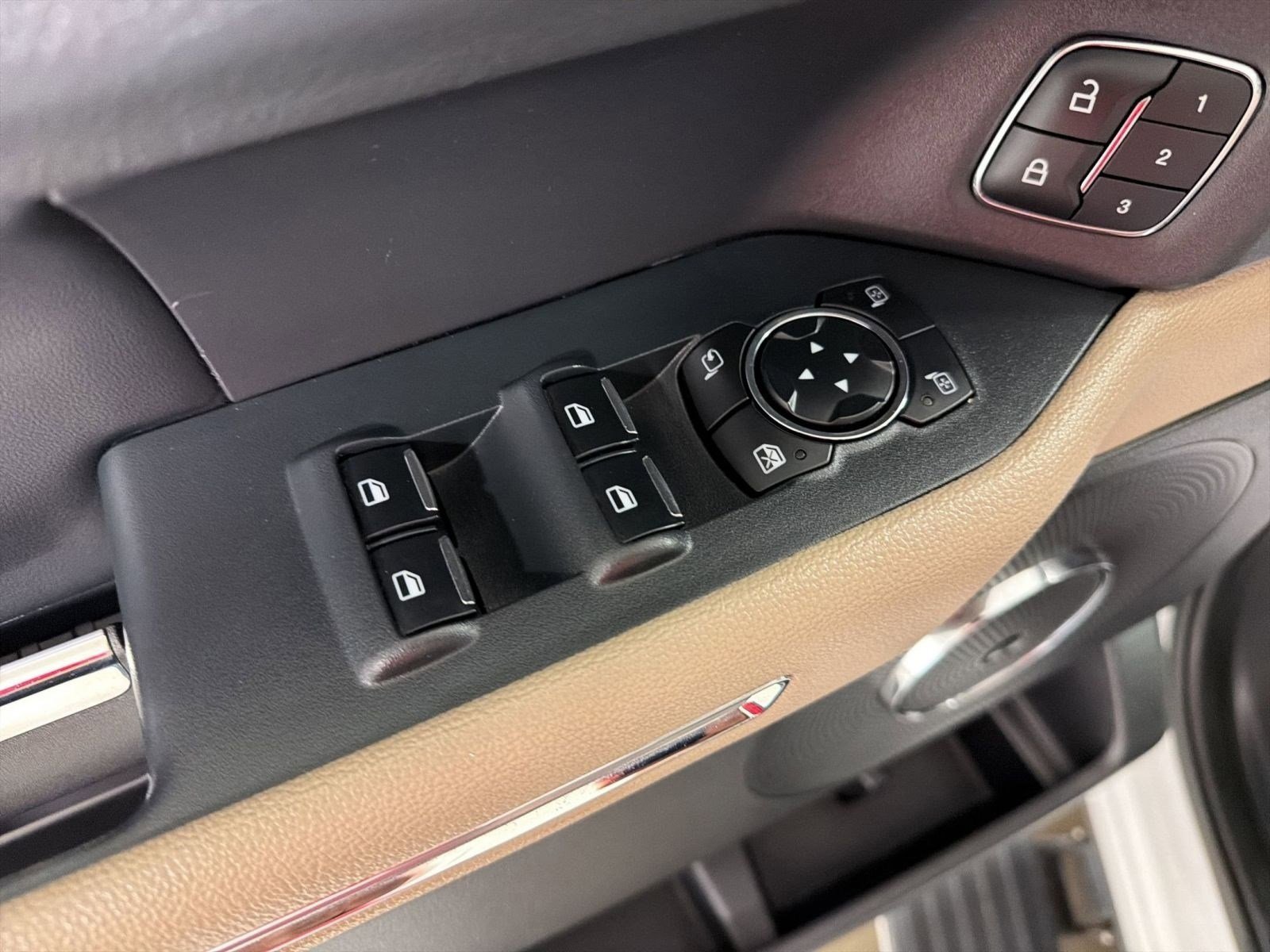 Used 2023 Ford Expedition Max Limited image 9