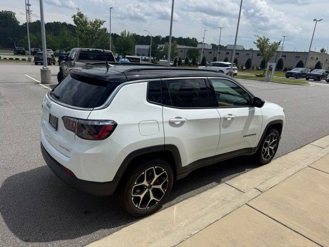 Used 2025 Jeep Compass Limited w/ Sun & Sound Group AWD/4WD image 6