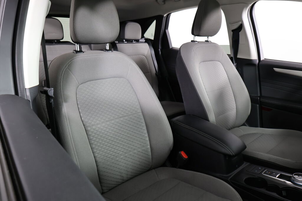 Used 2022 Ford Escape SE w/ SE Sport Appearance Package image 24