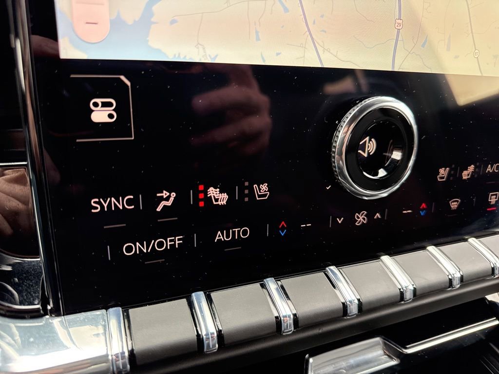 Used 2025 GMC Yukon Denali w/ Denali Reserve Package image 26