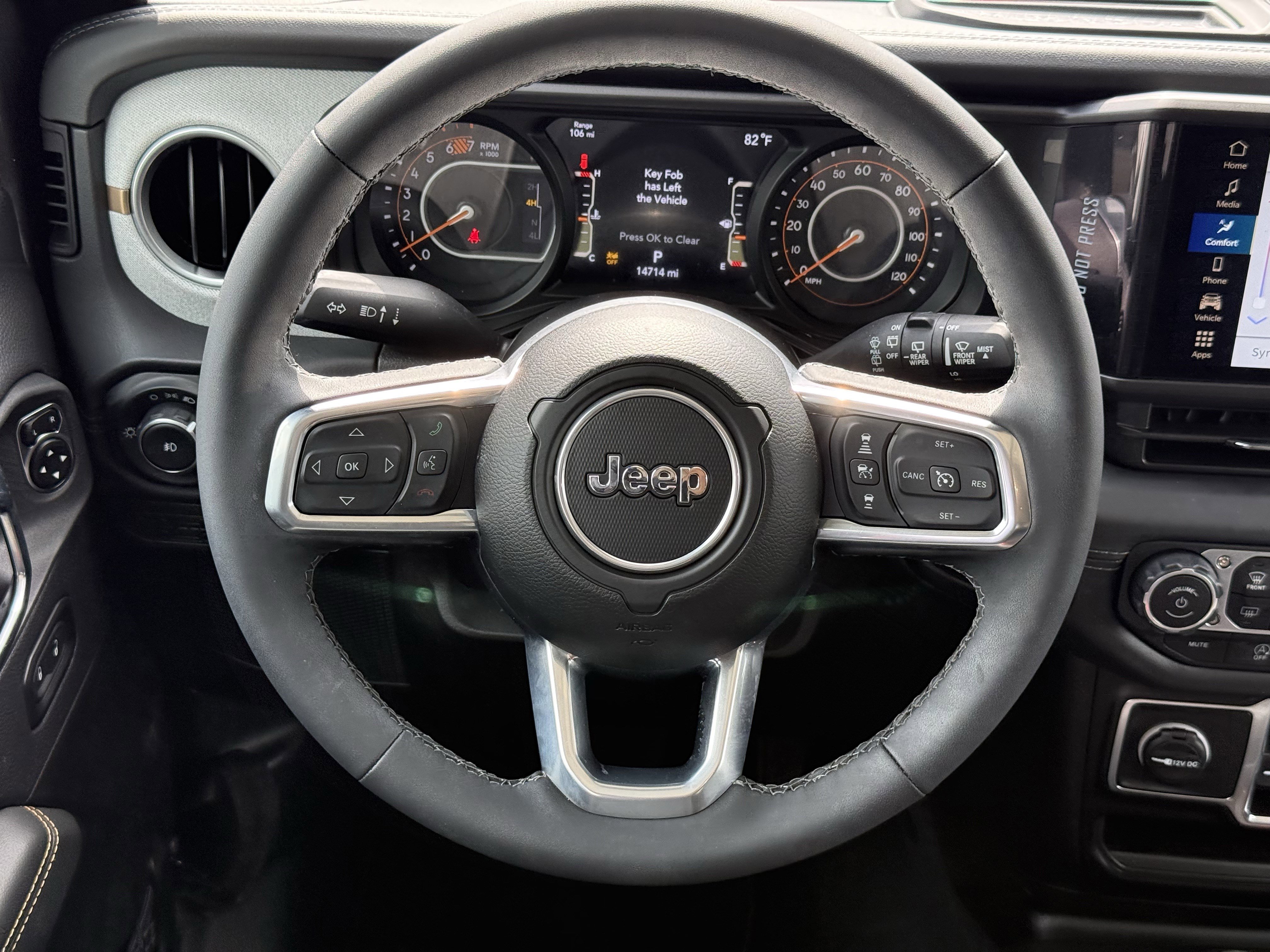 Used 2025 Jeep Wrangler Sahara image 16