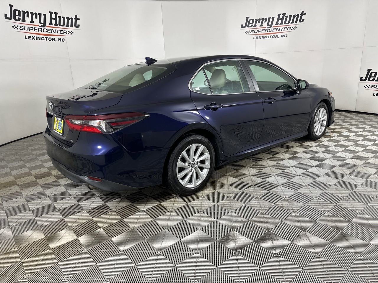Used 2022 Toyota Camry LE image 4