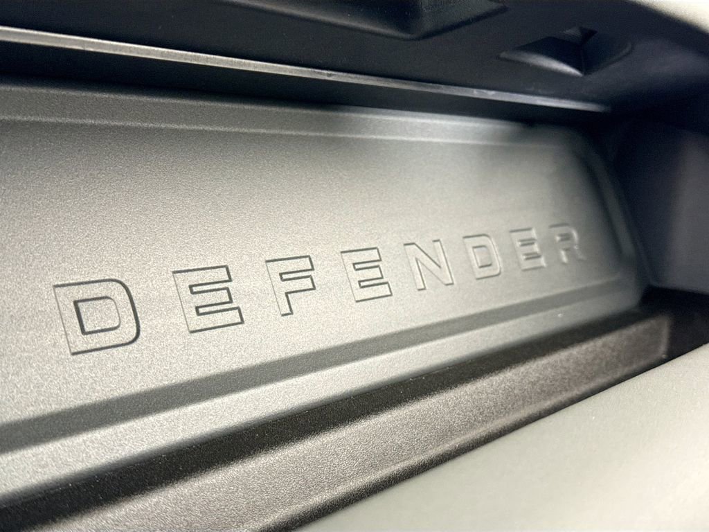 Used 2025 Land Rover Defender 110 X-Dynamic SE AWD/4WD image 21
