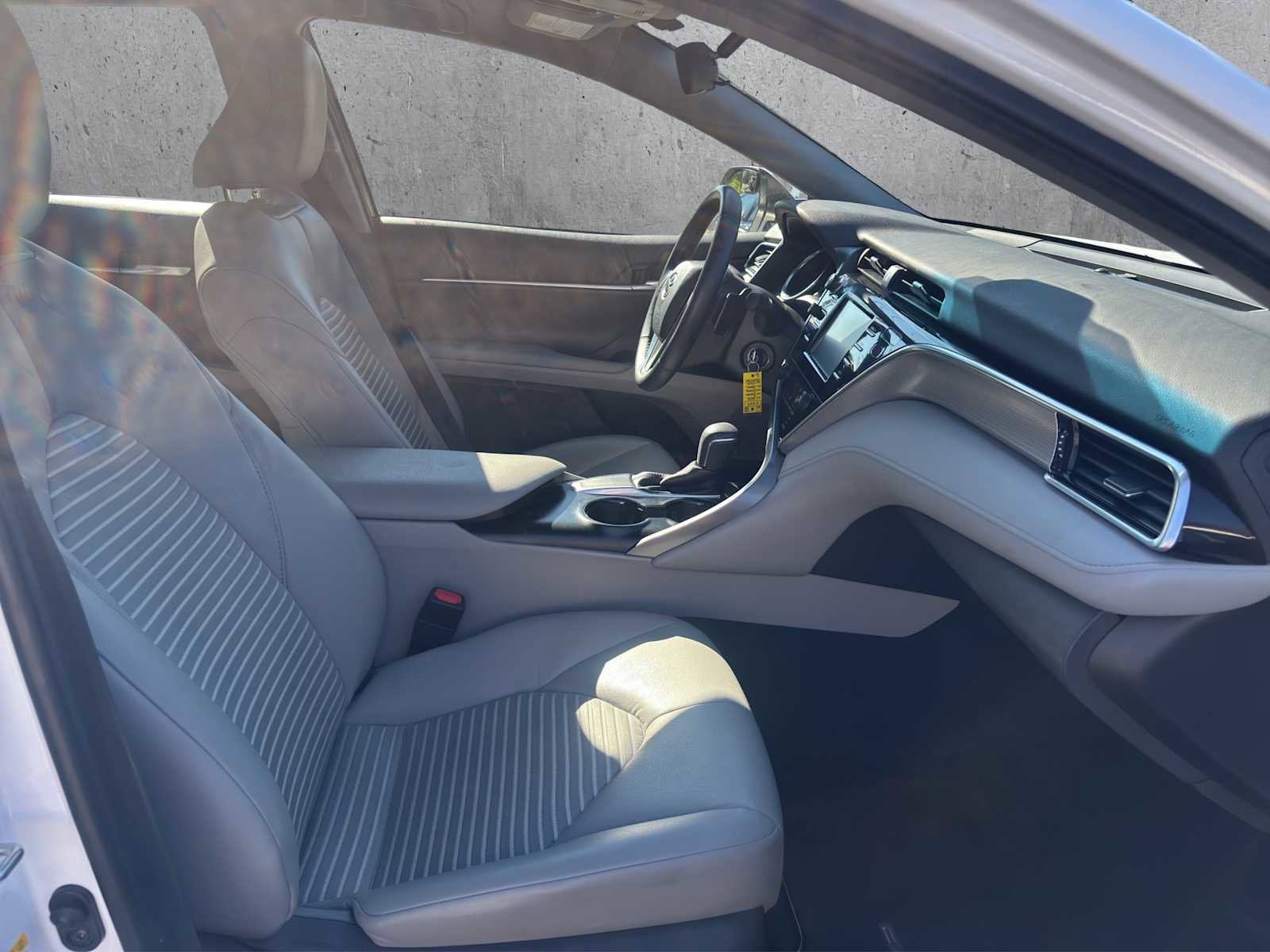 Used 2018 Toyota Camry SE FWD image 19