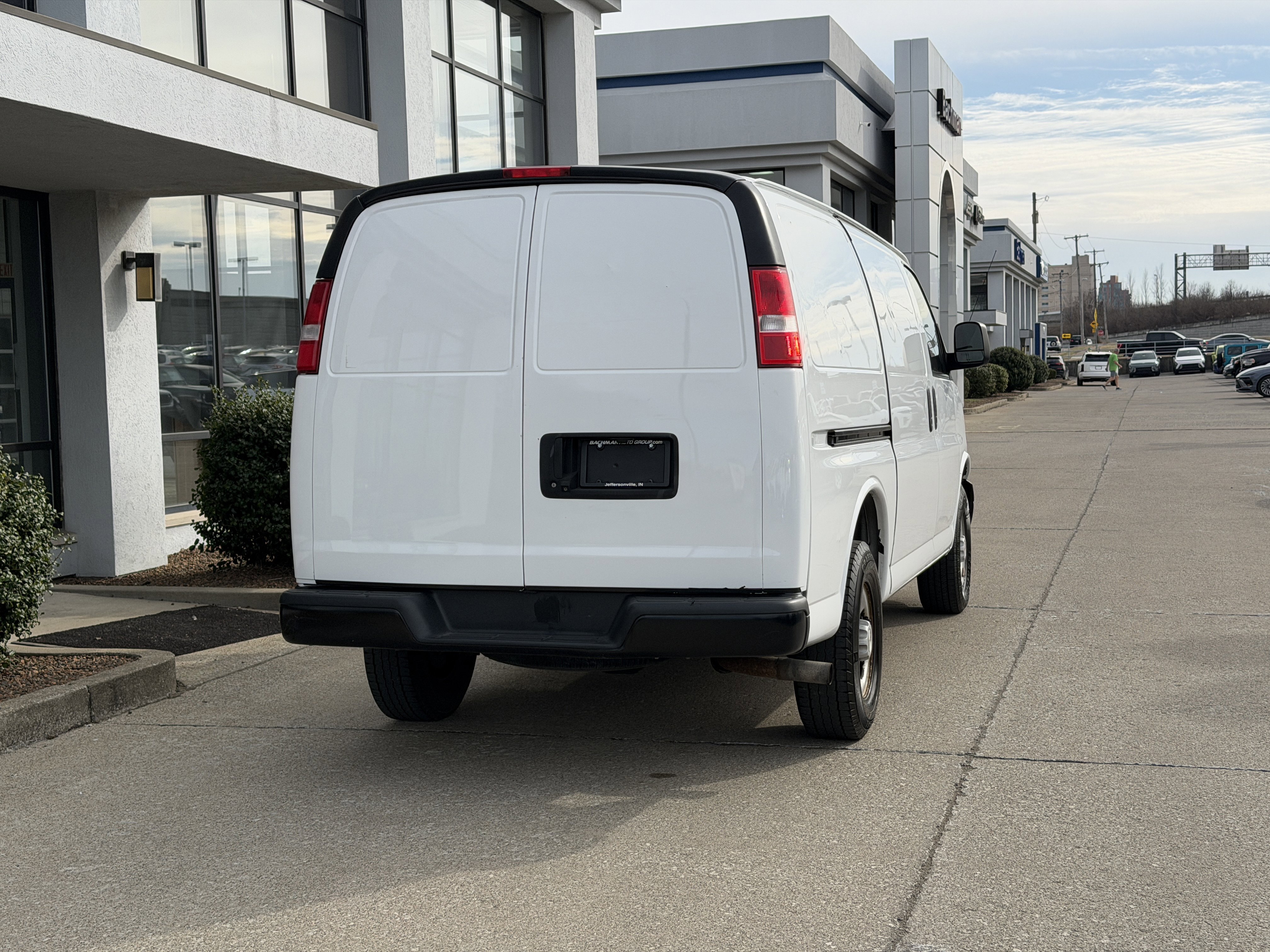 Used 2021 Chevrolet Express 2500 w/ Driver Convenience Package image 5