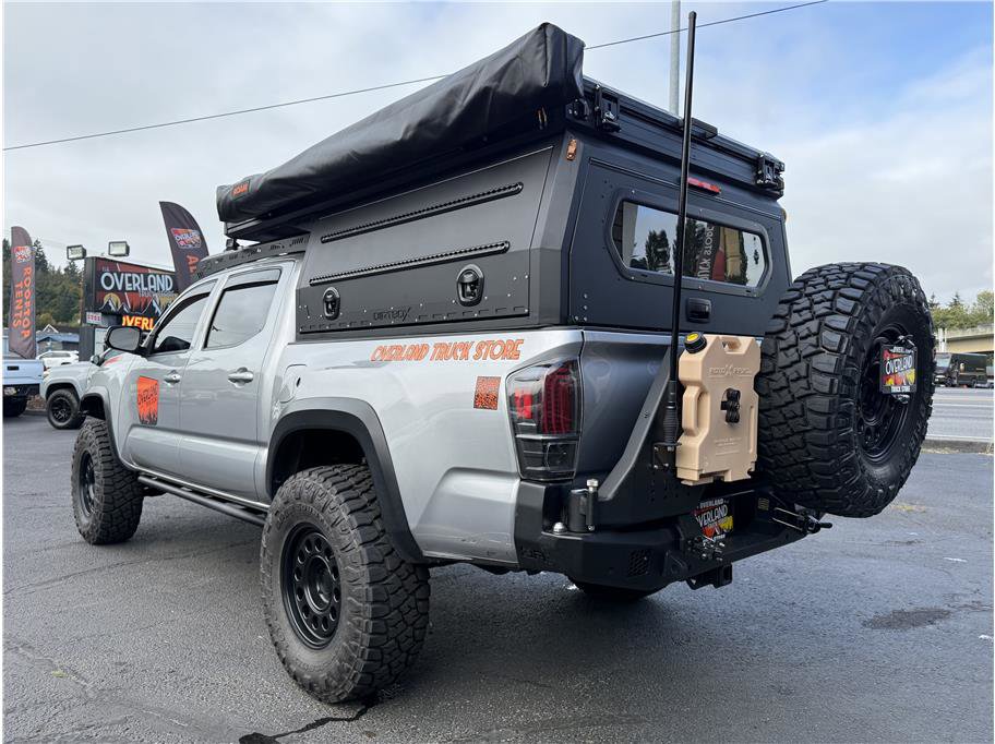 Used 2017 Toyota Tacoma TRD Off-Road image 8