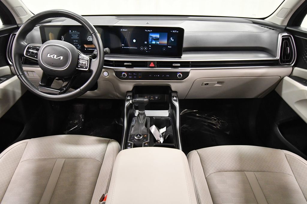 Certified 2024 Kia Sorento S w/ Panoramic Sunroof Package AWD/4WD image 3