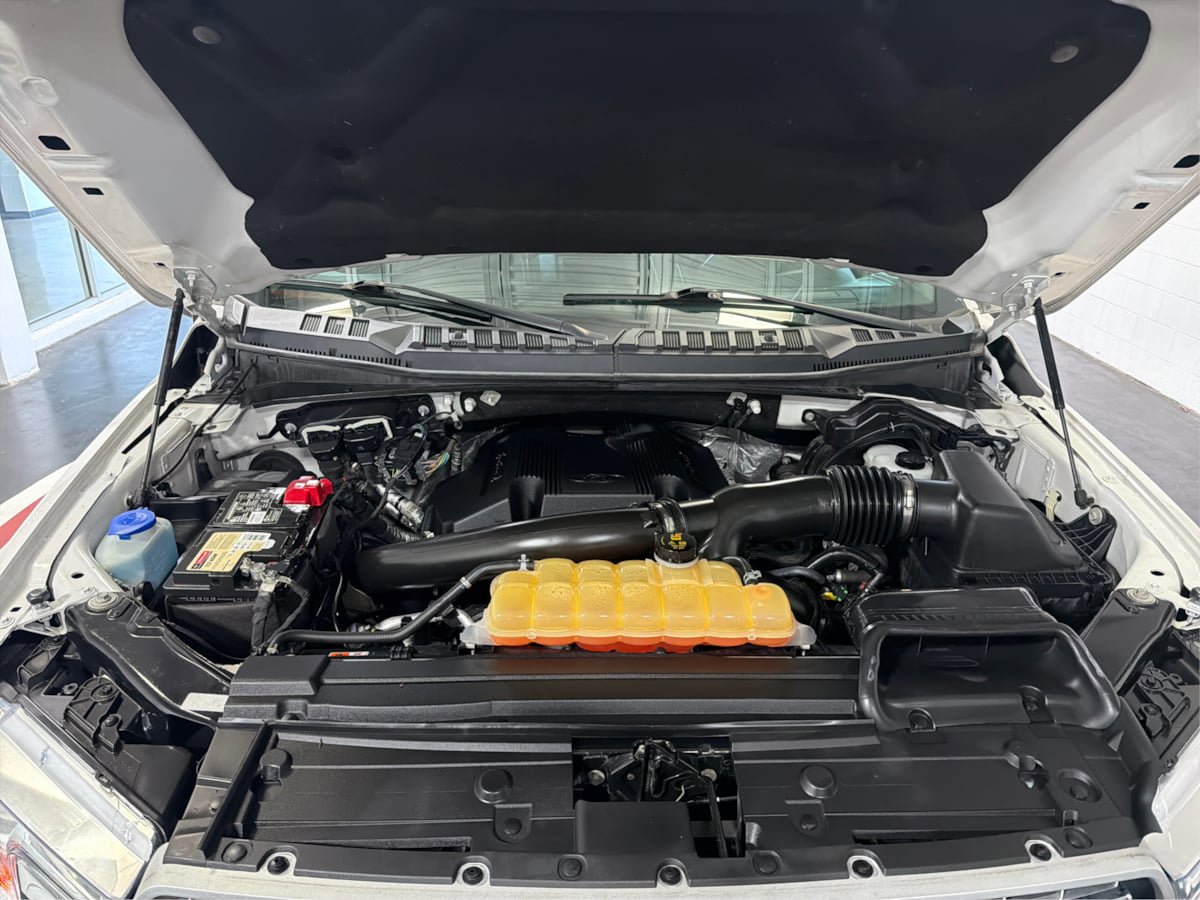 Used 2018 Ford F150 Lariat w/ Equipment Group 502A Luxury AWD/4WD image 11