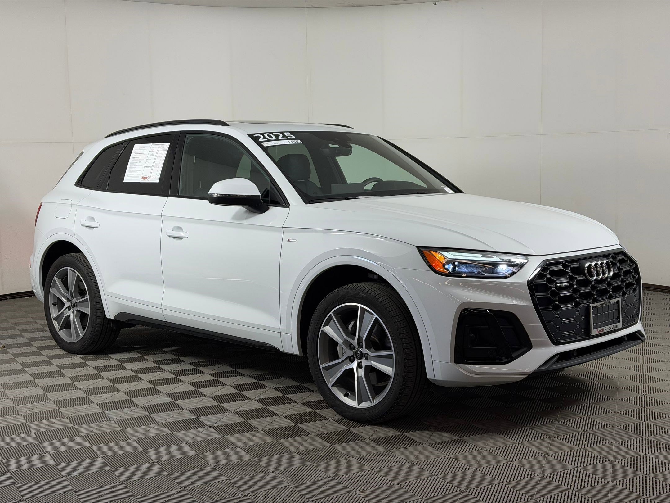 Certified 2025 Audi Q5 2.0T Premium w/ Convenience Plus Package image 7